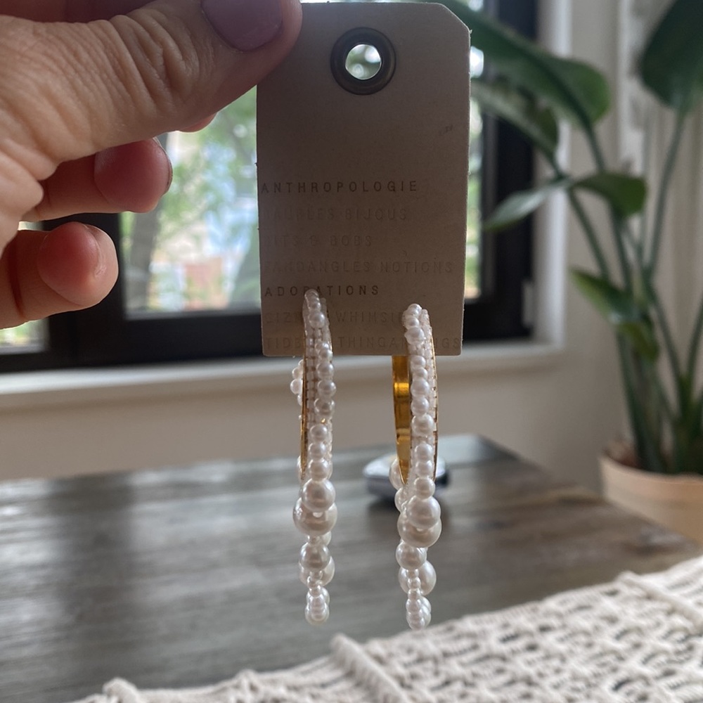 Anthropology woman’s gold and pearls earrings - Picture 4 of 8